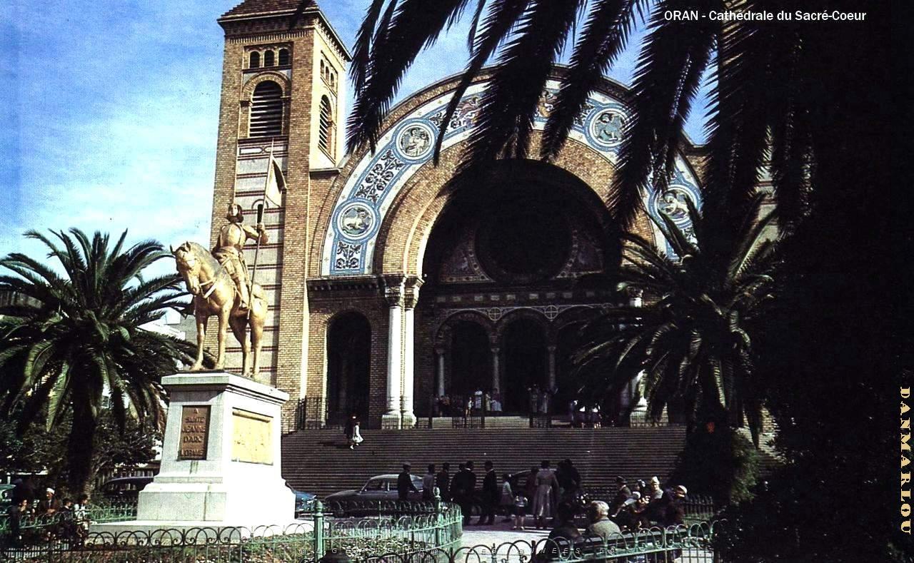 Oran - Cathedrale - Statue Jeanne d'Arc.jpg